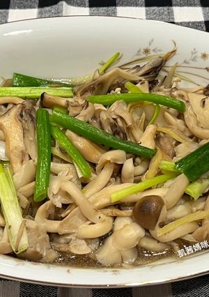 A picture of Ginger Sautéed Mushrooms.