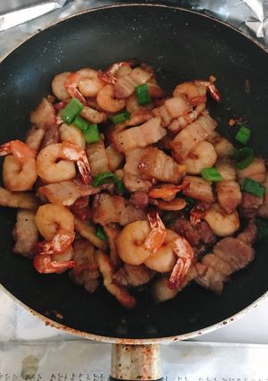 Hình của món Tôm rim thịt ba rọi.