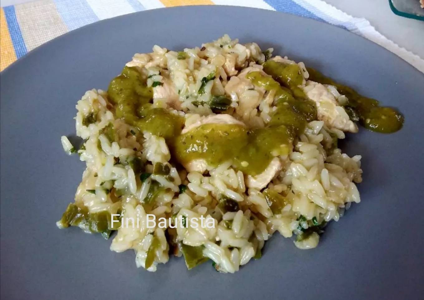 Arroz con pollo y cilantro