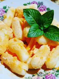 Hình của món Bánh gạo chiên lắc phô mai.