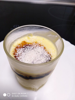 Una foto de Crema de mango con caramelo