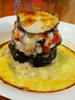 Una foto de Milhojas de berenjenas al horno