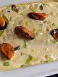 Gratinado de mejillones con puré de patatas y puerros