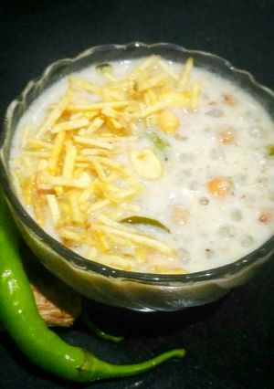 A picture of Farali misal.