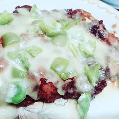 KFC Style Cripsy Chicken Pizza A picture of KFC Style Cripsy Chicken Pizza.
