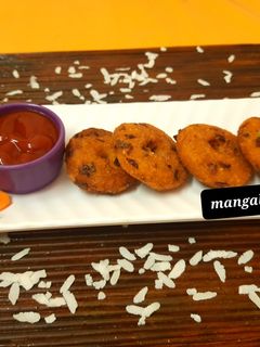 क्विक क्रिस्पी पोहा वडा (Crispy Poha Vada Recipe In Marathi) रेसिपी चे मुख्य फोटो