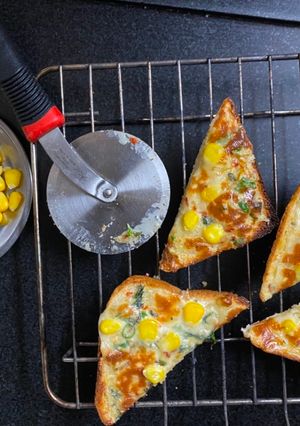 A picture of Chilli cheese toast.