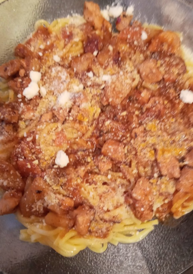 Una foto de Tallarines con tuco o estofado de pollo!! 👌👌