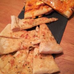 A picture of Amazing pizza 🍕.