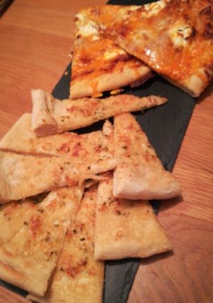 A picture of Amazing pizza 🍕.