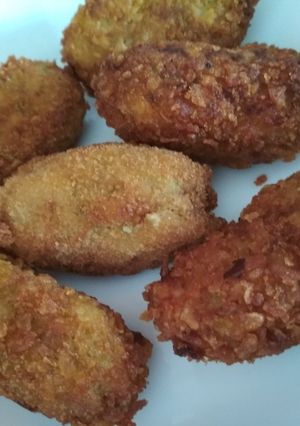 Una foto de Croquetas de brócoli, zanahoria y patata crujientes
