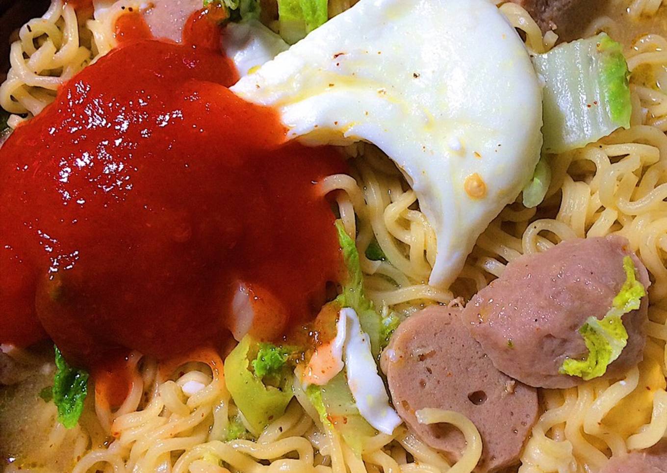 Indomie kuah soto topping special