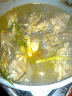 Una foto de Pollo con cola de res Maggie