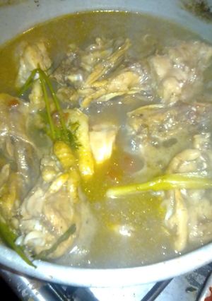 Una foto de Pollo con cola de res Maggie