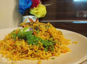 A picture of Chicken pulao.