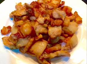 Hình của món Thịt lợn rang hành khô.