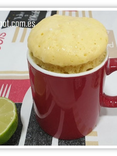 Una foto de Mug cake de limón