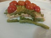 Una foto de tomate pesto salmon