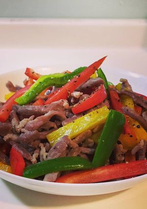 三色彩椒炒肉絲 的食譜成品照片