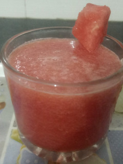 તરબૂચ નુ જ્યુસ (Watermelon Juice Recipe In Gujarati) રેસીપી મુખ્ય ફોટો