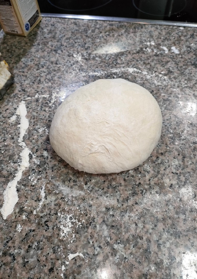 Una foto de Masa de pizza casera, versión integral y versión normal