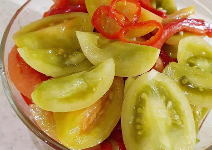Салат из зеленых помидоров, пошаговый рецепт на ккал, фото, ингредиенты - Ириша