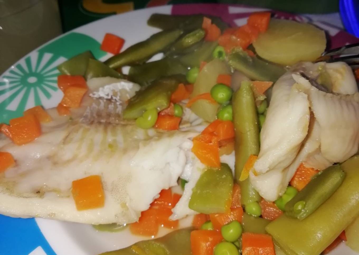 Menestra de verduras hervidas con filetes de merluza