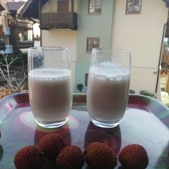 A picture of Litchis coconut milk shake.