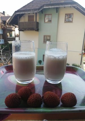 A picture of Litchis coconut milk shake.