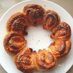 A picture of Garlic flower bread.