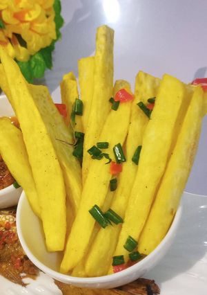 A picture of Turmeric fried yam.