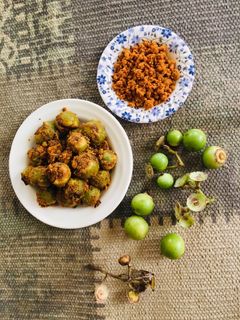 ગુંદા નું ભરેલું શાક (Gunda Bharelu Shak Recipe In Gujarati) રેસીપી મુખ્ય ફોટો