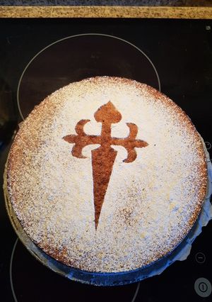 A picture of Tarta de Santiago.