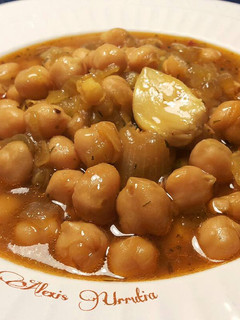 Una foto de Garbanzos al curry con toques de hierbas aromáticas
