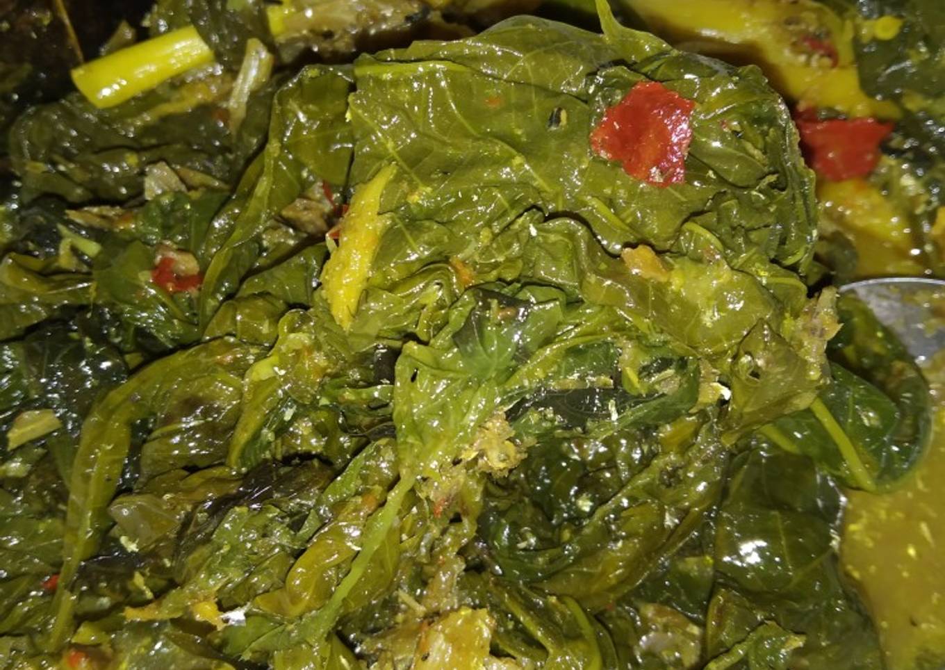 Buntil daun singkong