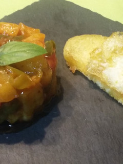 Una foto de El pisto con huevo de pin y pon