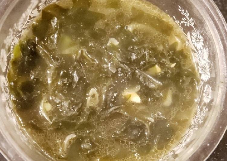 Seaweed broth "sup rumput laut"