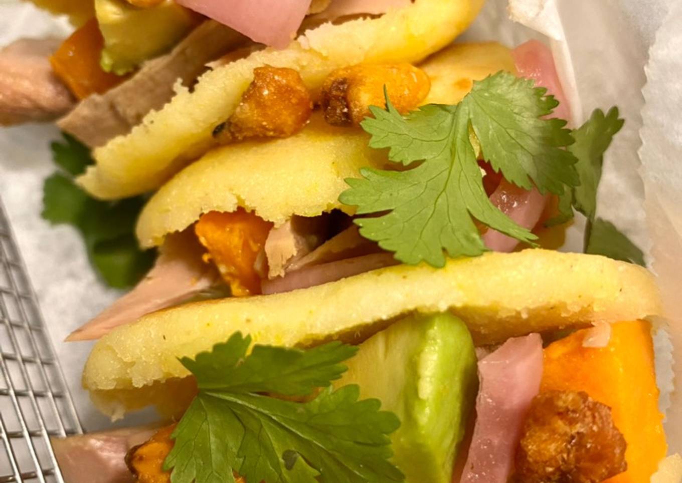 Mini arepas con falso ceviche de atún