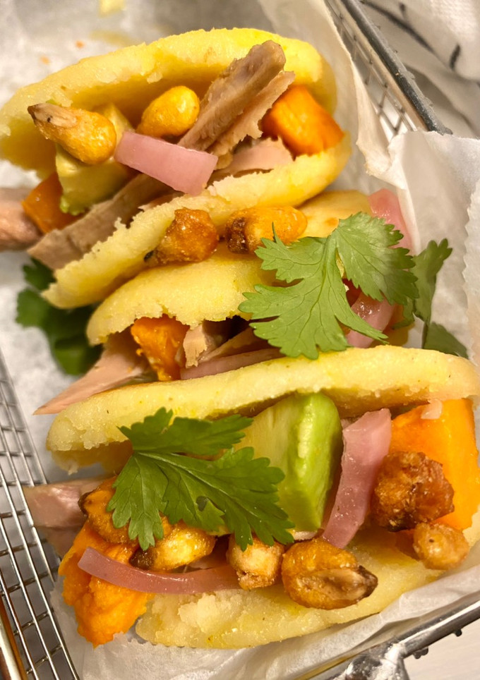 Una foto de Mini arepas con falso ceviche de atún