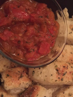 Una foto de Salsa de tomate para palitos de ajo