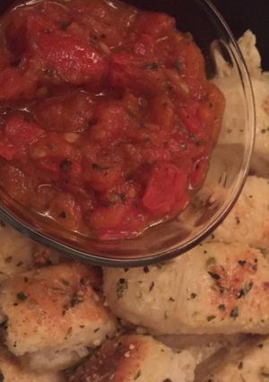 Una foto de Salsa de tomate para palitos de ajo