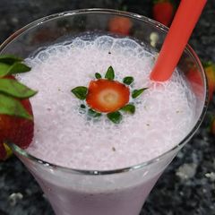 A picture of Creamy strawberry and banana smoothie.