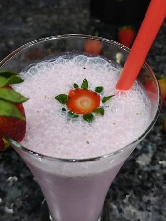 Recipe Creamy strawberry and banana smoothie the Can Spoil the Tongue So Delicious