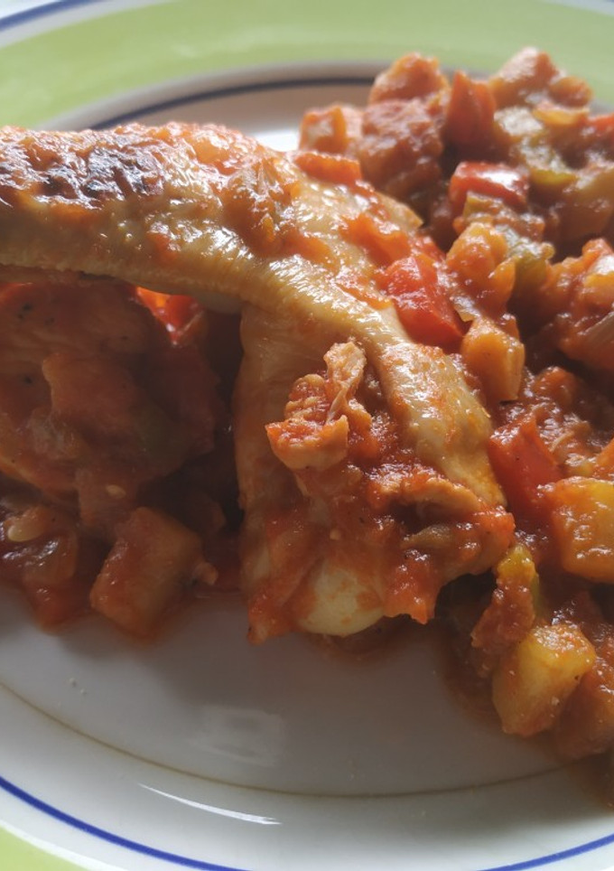 Una foto de Pollo guisado con pisto