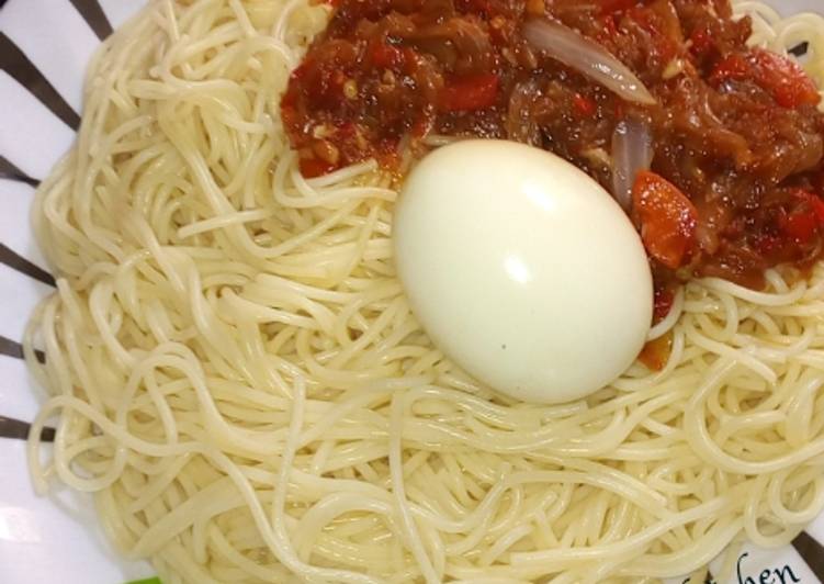 How to Make Perfect Spaghetti with onion and tomatoes sauce