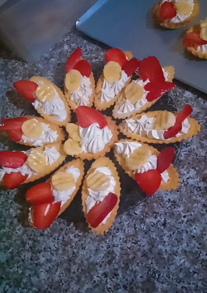 صورة لوصفة تارتولات الفواكه والكرام ديسار❤️👌🫶🍓🍌🍮