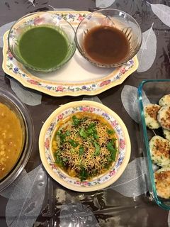 રગડા પેટીસ (Ragda Patties Recipe In Gujarati) રેસીપી મુખ્ય ફોટો