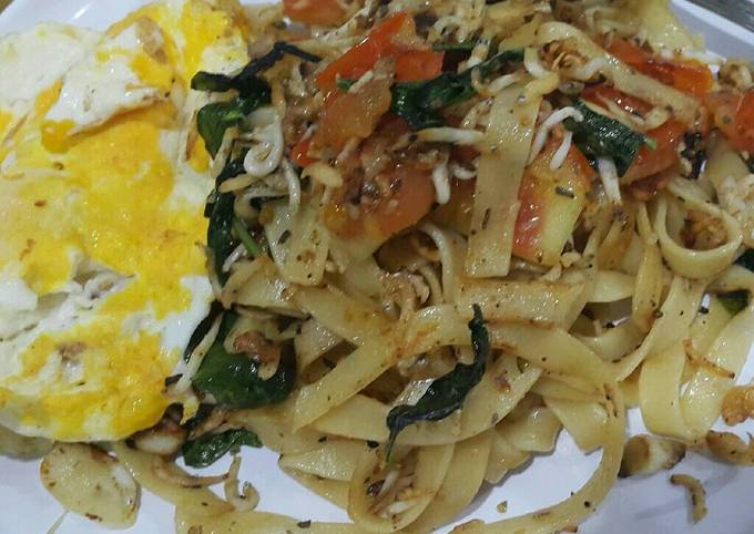 Fettucine alio e olio with teri medan 😚😚😍😍