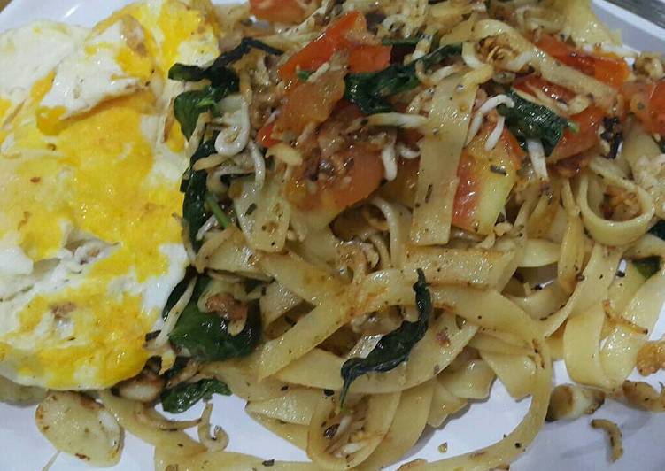 Simple Way to Prepare Fettucine alio e olio with teri medan 😚😚😍😍