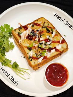 चीजी गार्लिक सैंडविच (cheesy garlic sandwich recipe in Hindi) रेसिपी मुख्य फोटो